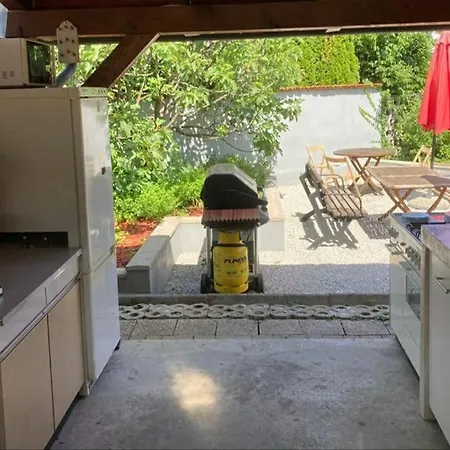 Huge Bbq Garden 1, Basement App Two Bathrooms, Ac, Free Parking * Lubiana