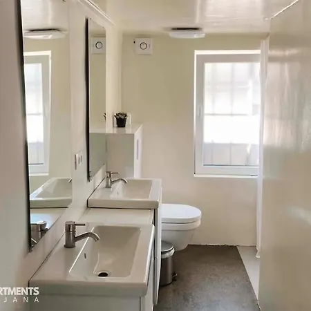 Huge Bbq Garden 1, Basement App Two Bathrooms, Ac, Free Parking * Любляна