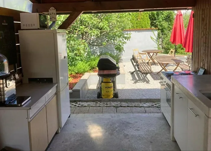 Huge Bbq Garden 1, Basement App Two Bathrooms, Ac, Free Parking * ليوبليانا