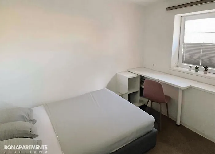 Huge Bbq Garden 1, Basement App Two Bathrooms, Ac, Free Parking شقة *